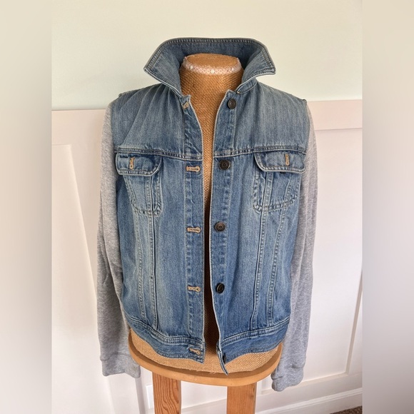 Chaps women’s fitted Denim jacket and gray sweatshirt sleeves size large - Picture 1 of 8